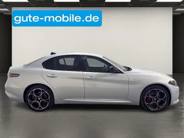 ALFA ROMEO Giulia 2.0 Veloce Q4  LEDER   HARMAN   LAS   19