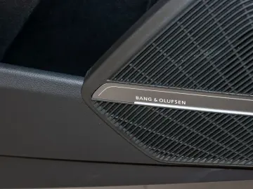 AUDI Q5 S line 55 TFSIe quattro S tronic AHK B&O PANO