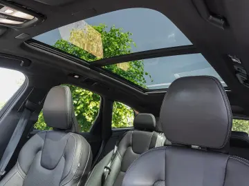 VOLVO XC60 T8 AWD Ultra Black Ed. Plug-In AHK Pano 360