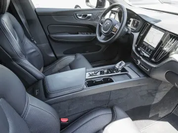 VOLVO XC60 T8 AWD Ultra Black Ed. Plug-In AHK Pano 360
