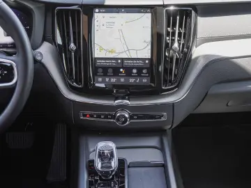 VOLVO XC60 T8 AWD Ultra Black Ed. Plug-In AHK Pano 360