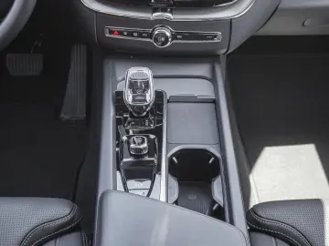 VOLVO XC60 T8 AWD Ultra Black Ed. Plug-In AHK Pano 360