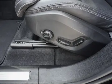 VOLVO XC60 T8 AWD Ultra Black Ed. Plug-In AHK Pano 360