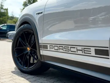 PORSCHE Cayenne Coupe Turbo E-Hybrid mit GT-Paket