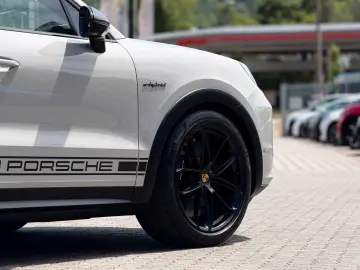 PORSCHE Cayenne Coupe Turbo E-Hybrid mit GT-Paket