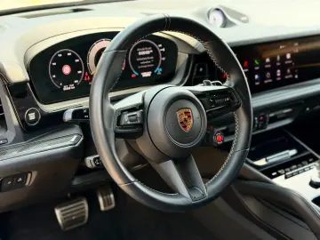 PORSCHE Cayenne Coupe Turbo E-Hybrid mit GT-Paket