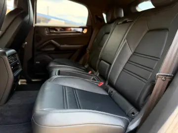 PORSCHE Cayenne Coupe Turbo E-Hybrid mit GT-Paket