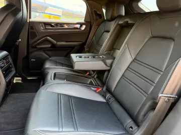 PORSCHE Cayenne Coupe Turbo E-Hybrid mit GT-Paket