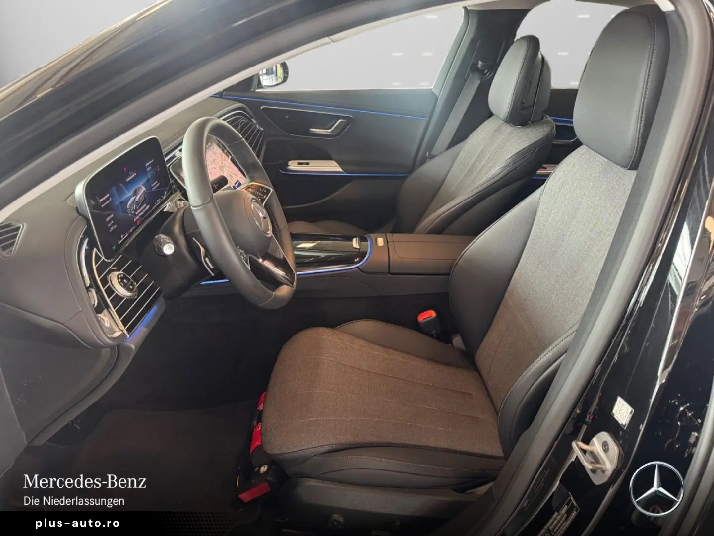 MERCEDES-BENZ E 300 e 4M Avantgarde Advanced PANO 360  DISTR