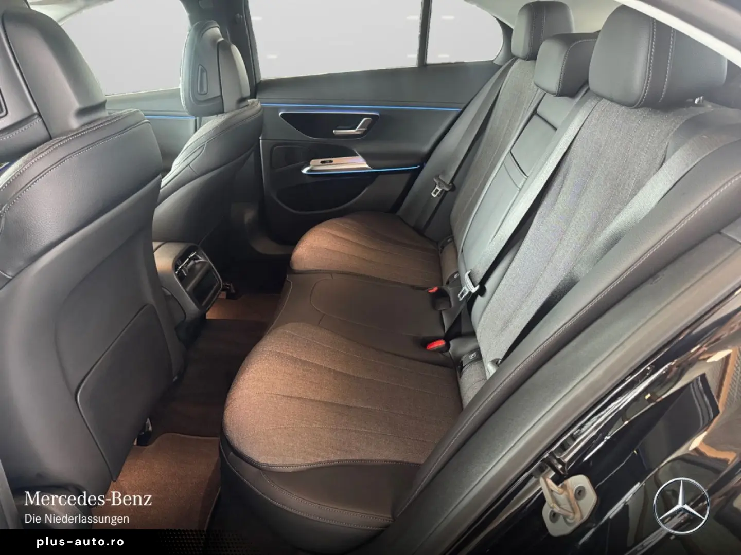 MERCEDES-BENZ E 300 e 4M Avantgarde Advanced PANO 360  DISTR