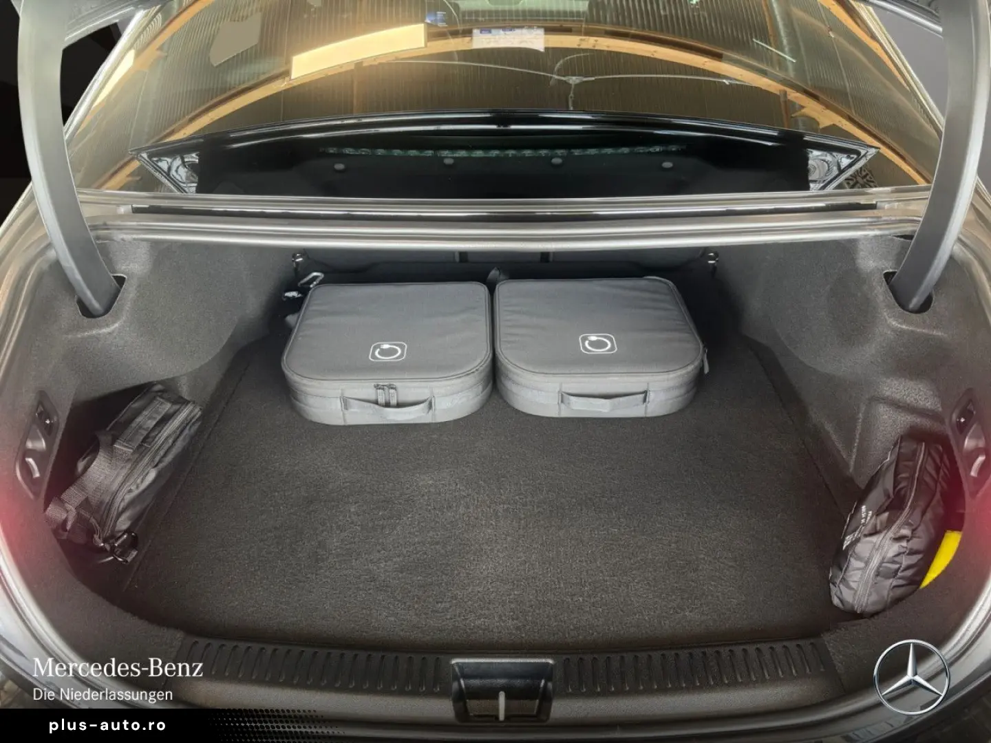 MERCEDES-BENZ E 300 e 4M Avantgarde Advanced PANO 360  DISTR