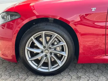 Alfa Romeo Giulia Ti Q4 MEMORY ACC NAVI KAMERA LEDER