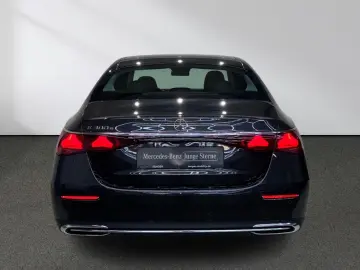 Mercedes-Benz E 300 e Avant-garde rear camera Ambiente MBUX