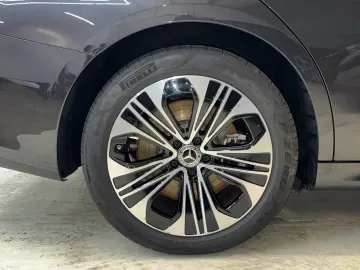 Mercedes-Benz E 300 e Avant-garde rear camera Ambiente MBUX