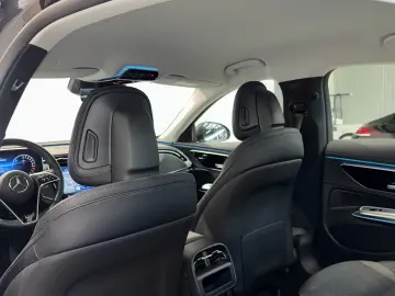 Mercedes-Benz E 300 e Avant-garde rear camera Ambiente MBUX