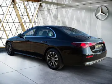 Mercedes-Benz E 200 Sedan Avant-garde Distronic