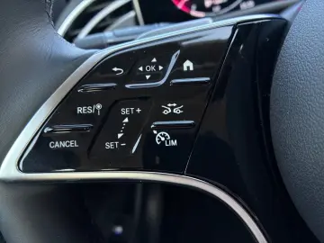 Mercedes-Benz E 200 Sedan Avant-garde Distronic