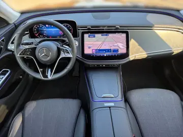 Mercedes-Benz E 200 Sedan Avant-garde Distronic