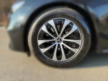 Mercedes-Benz E 200 Sedan Avant-garde Distronic