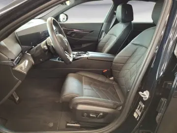 BMW 520i M SPORT AHK Panorama Driving Plus harman ka