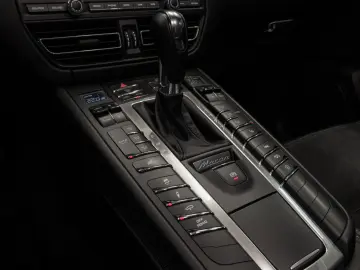 PORSCHE Macan GTS SPORT-DESIGN CHRONO PANO BOSE NAVI