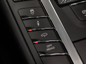 PORSCHE Macan GTS SPORT-DESIGN CHRONO PANO BOSE NAVI
