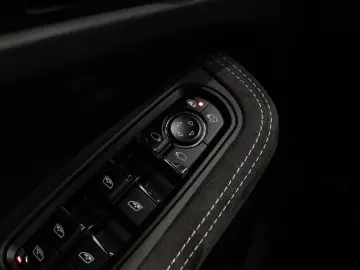 PORSCHE Macan GTS SPORT-DESIGN CHRONO PANO BOSE NAVI