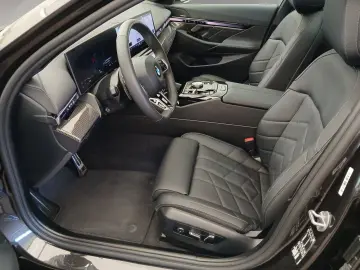 BMW 520i Lim. M Sport LiCoPr Komf-Sitze Pano Standhz