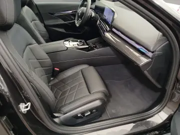 BMW 520i Lim. M Sport LiCoPr Komf-Sitze Pano Standhz