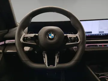 BMW 520i Lim. M Sport LiCoPr Komf-Sitze Pano Standhz