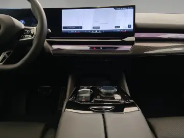 BMW 520i Lim. M Sport LiCoPr Komf-Sitze Pano Standhz