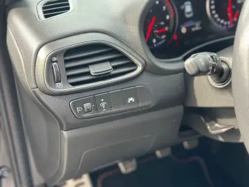HYUNDAI i30 N Performance