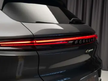 Porsche Cayenne Hybrid Facelift  Panoramic