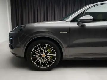 Porsche Cayenne Hybrid Facelift  Panoramic