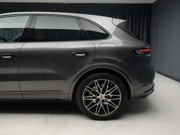 Porsche Cayenne Hybrid Facelift  Panoramic