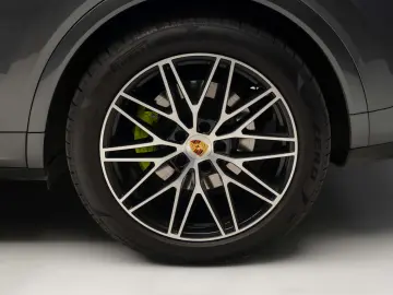 Porsche Cayenne Hybrid Facelift  Panoramic