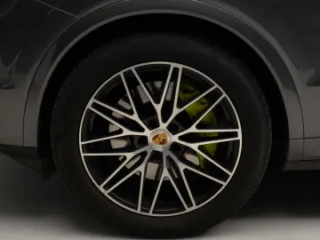 Porsche Cayenne Hybrid Facelift  Panoramic