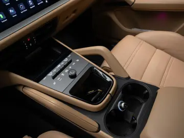 Porsche Cayenne Hybrid Facelift  Panoramic