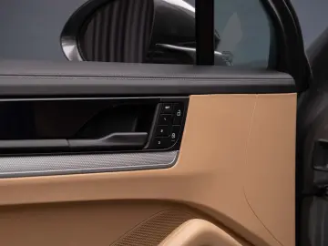 Porsche Cayenne Hybrid Facelift  Panoramic