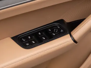Porsche Cayenne Hybrid Facelift  Panoramic