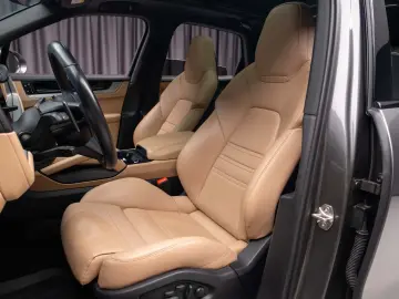Porsche Cayenne Hybrid Facelift  Panoramic