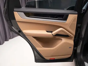 Porsche Cayenne Hybrid Facelift  Panoramic