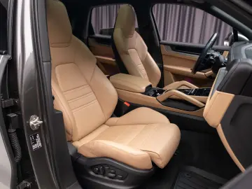 Porsche Cayenne Hybrid Facelift  Panoramic