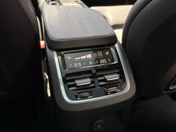 VOLVO XC90 T8 Ultra Bright AHK PANO HUD 360  4SEASONS