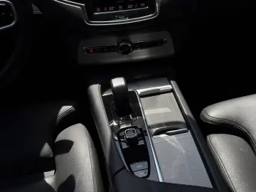 VOLVO XC90 T8 Ultra Bright AHK PANO HUD 360  4SEASONS