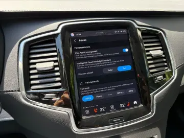 VOLVO XC90 T8 Ultra Bright AHK PANO HUD 360  4SEASONS