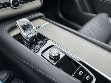 VOLVO XC90 T8 AWD Ultra Bright Recharge ACC B&W LUFT