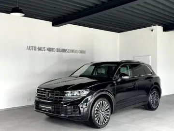 VW Touareg 3.0 TSI eHybrid 4Motion IQ Pano AHK HUD