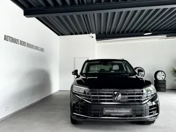 VW Touareg 3.0 TSI eHybrid 4Motion IQ Pano AHK HUD