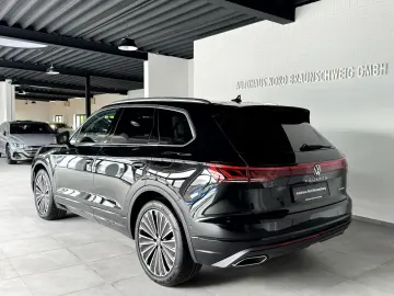 VW Touareg 3.0 TSI eHybrid 4Motion IQ Pano AHK HUD